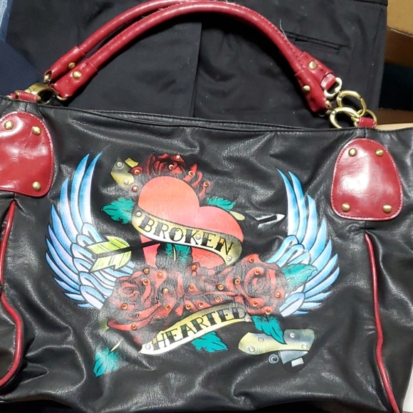 Gorgeous broken hearted leather bag - Picture 3 of 12